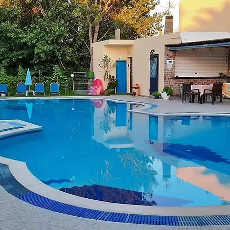 Panorama Apts Cfu מלון 2*