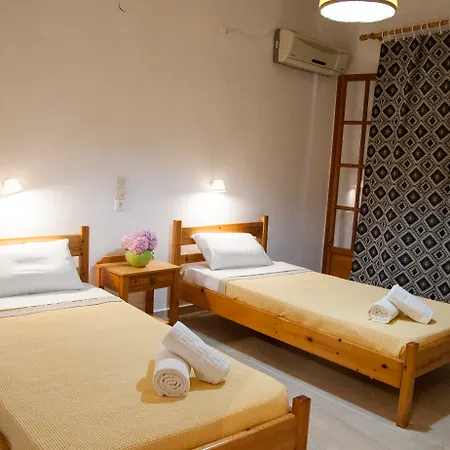 Panorama Apts Cfu מלון 2*